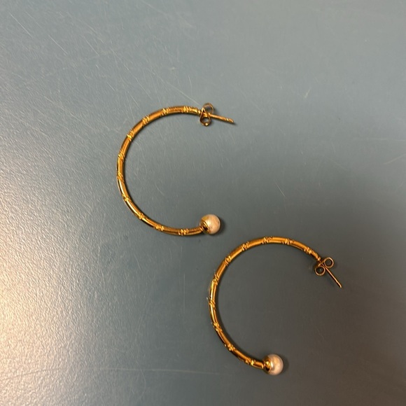 Vintage Elegant Gold Hoop Earrings with Pearl Accents - Picture 10 of 12